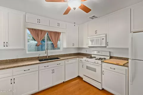3025 E Mitchell Dr, Phoenix, AZ 85016 photo 9