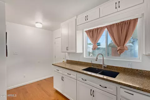 3025 E Mitchell Dr, Phoenix, AZ 85016 photo 7