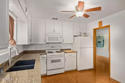 3025 E Mitchell Dr, Phoenix, AZ 85016 photo 8
