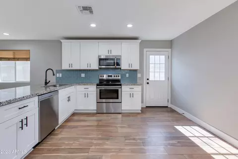 4940 S 11th Pl, Phoenix, AZ 85040 photo 9