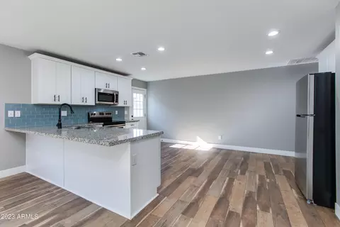 4940 S 11th Pl, Phoenix, AZ 85040 photo 8