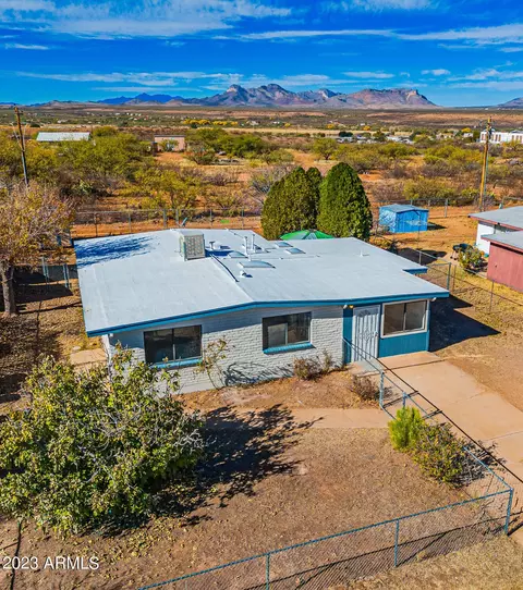 707 N Skyline Dr, Huachuca City, AZ 85616