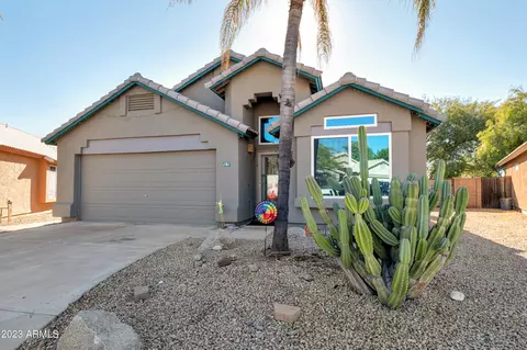 101 W Rosemonte Dr, Phoenix, AZ 85027