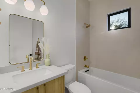 Bath - 809 E Palmaire Ave, Phoenix, AZ 85020 photo 3 of 9