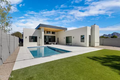Exterior - 809 E Palmaire Ave, Phoenix, AZ 85020 photo 7 of 10