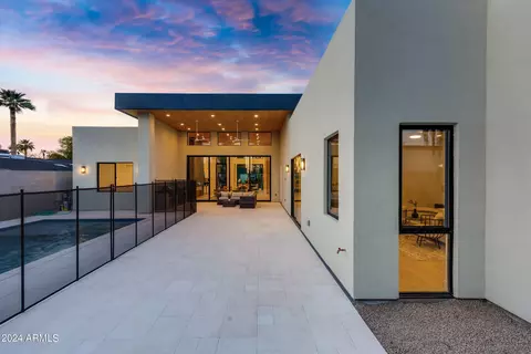 Exterior - 809 E Palmaire Ave, Phoenix, AZ 85020 photo 8 of 10