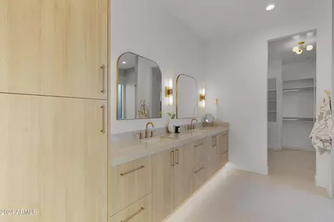 Bath - 809 E Palmaire Ave, Phoenix, AZ 85020 photo 4 of 9