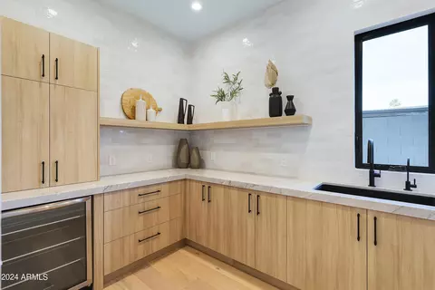 Kitchen - 809 E Palmaire Ave, Phoenix, AZ 85020 photo 7 of 8