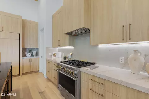Kitchen - 809 E Palmaire Ave, Phoenix, AZ 85020 photo 4 of 8
