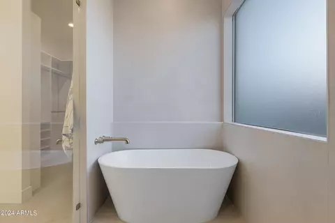 Bath - 809 E Palmaire Ave, Phoenix, AZ 85020 photo 6 of 9