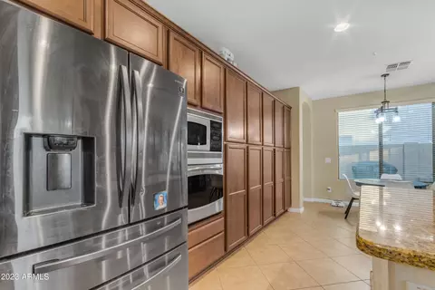 Kitchen - 3517 E Fandango Dr, Gilbert, AZ 85298 photo 6 of 7