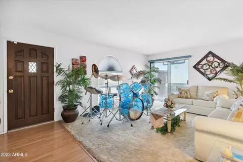 3129 W Mercer Ln, Phoenix, AZ 85029