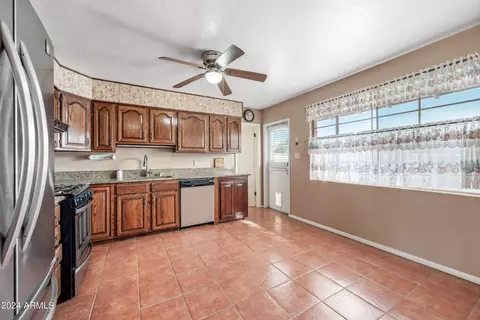 3933 W Cavalier Dr, Phoenix, AZ 85019 photo 7