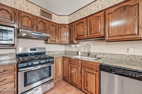 3933 W Cavalier Dr, Phoenix, AZ 85019 photo 8