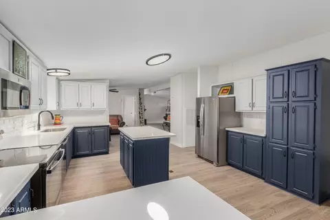 219 E Cloud Rd, Phoenix, AZ 85086