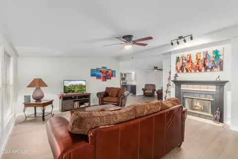 219 E Cloud Rd, Phoenix, AZ 85086 photo 8