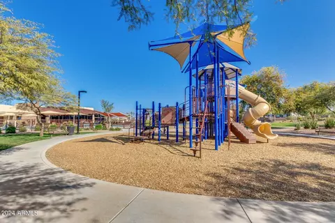 View/Area - 2744 E Gillcrest Rd, Gilbert, AZ 85298 photo 9 of 11