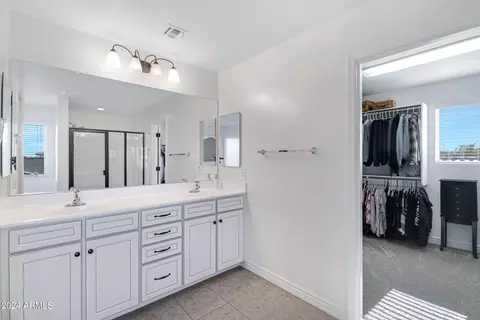 Bath - 2744 E Gillcrest Rd, Gilbert, AZ 85298 photo 2 of 5
