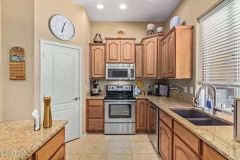 Kitchen - 11339 E Ocaso Ave, Mesa, AZ 85212 photo 3 of 4