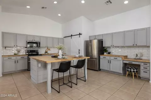 10720 E Marigold Ln, Florence, AZ 85132