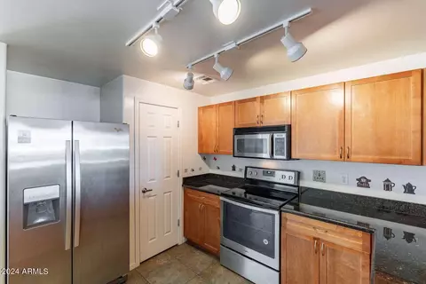 Kitchen - 1920 E Bell Rd #1009, Phoenix, AZ 85022 photo 4 of 4