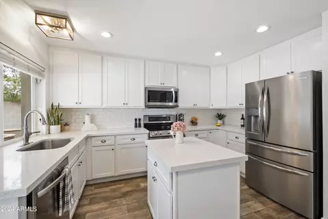 Kitchen - 4526 E Grandview Rd, Phoenix, AZ 85032 photo 3 of 3