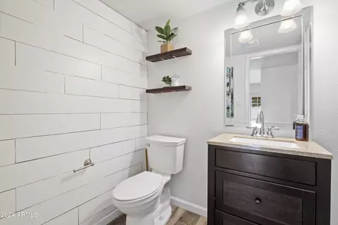Bath - 4526 E Grandview Rd, Phoenix, AZ 85032 photo 3 of 3