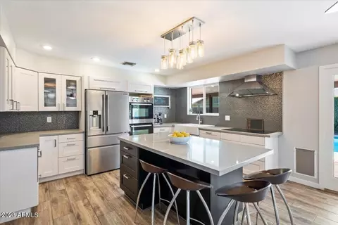 8555 E Camelback Rd, Scottsdale, AZ 85251
