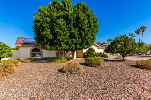 2702 E Yucca St, Phoenix, AZ 85028