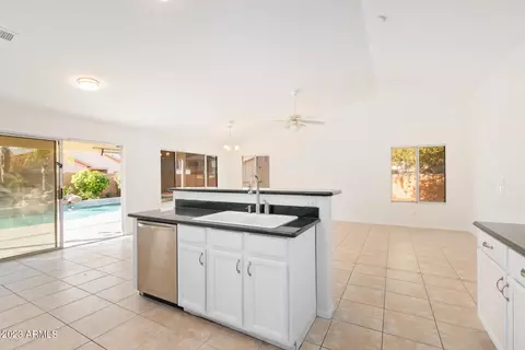 1821 E Apollo Rd, Phoenix, AZ 85042 photo 13