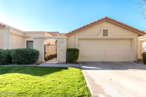 8920 S Drea Ln, Tempe, AZ 85284