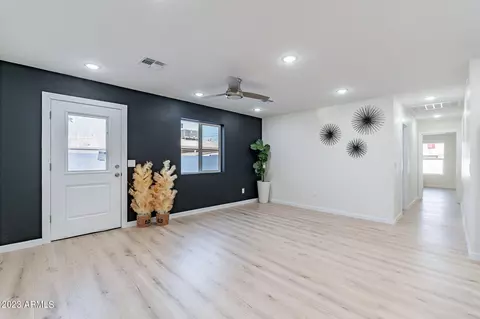 2822 E Chipman Rd, Phoenix, AZ 85040 photo 4