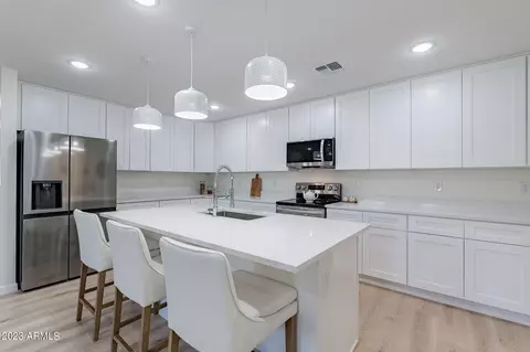 2822 E Chipman Rd, Phoenix, AZ 85040 photo 2