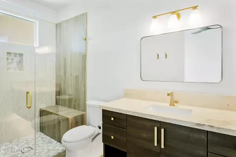 Bath - 3655 N Hawes Rd, Mesa, AZ 85207 photo 5 of 10