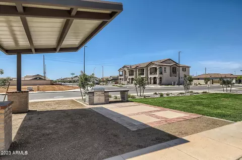 785 S Olympic Dr, Gilbert, AZ 85296 photo 2