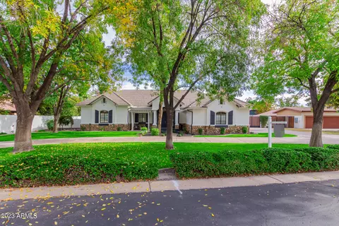 63 N La Arboleta Dr, Gilbert, AZ 85234