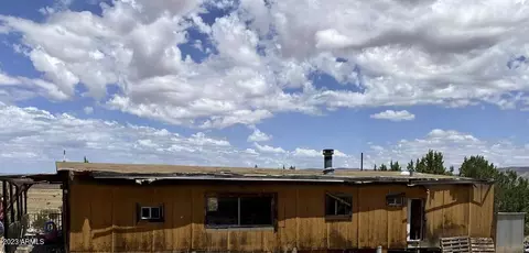 58895 N Valle Ln, Seligman, AZ 86337