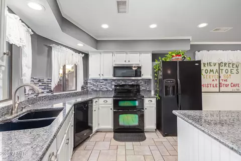 4611 E Aire Libre Ave, Phoenix, AZ 85032 photo 12