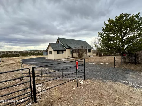 86 Navajo Dr, Concho, AZ 85924