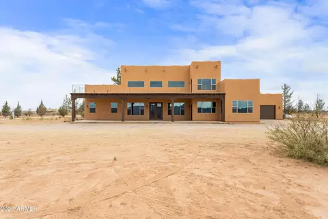 7607 S Buena Vista Dr, Hereford, AZ 85615