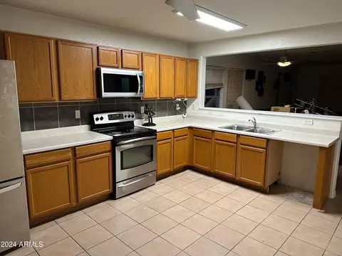 121 E Valley View Dr, Phoenix, AZ 85042 photo 2
