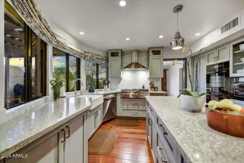 Kitchen - 3111 E Vermont Ave, Phoenix, AZ 85016 photo 2 of 5