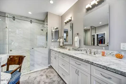 Bath - 3111 E Vermont Ave, Phoenix, AZ 85016 photo 2 of 7