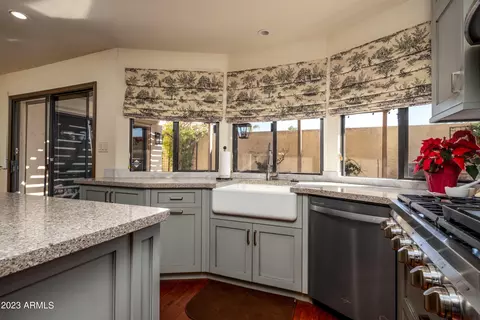 Kitchen - 3111 E Vermont Ave, Phoenix, AZ 85016 photo 5 of 5