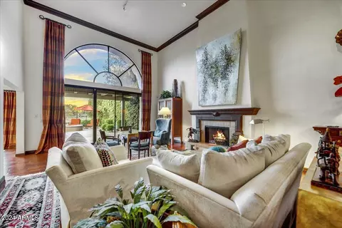 Living - 3111 E Vermont Ave, Phoenix, AZ 85016 photo 2 of 9