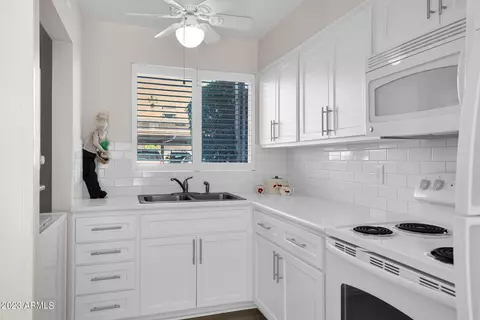 10825 N Fairway Ct E, Sun City, AZ 85351