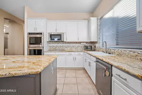 9802 S 26th Ln, Phoenix, AZ 85041 photo 7