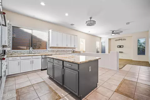 9802 S 26th Ln, Phoenix, AZ 85041 photo 5