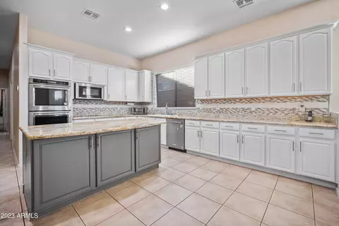 9802 S 26th Ln, Phoenix, AZ 85041 photo 6