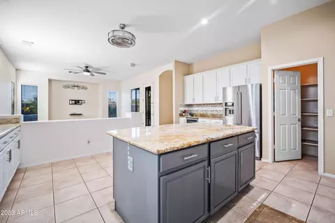 9802 S 26th Ln, Phoenix, AZ 85041 photo 8